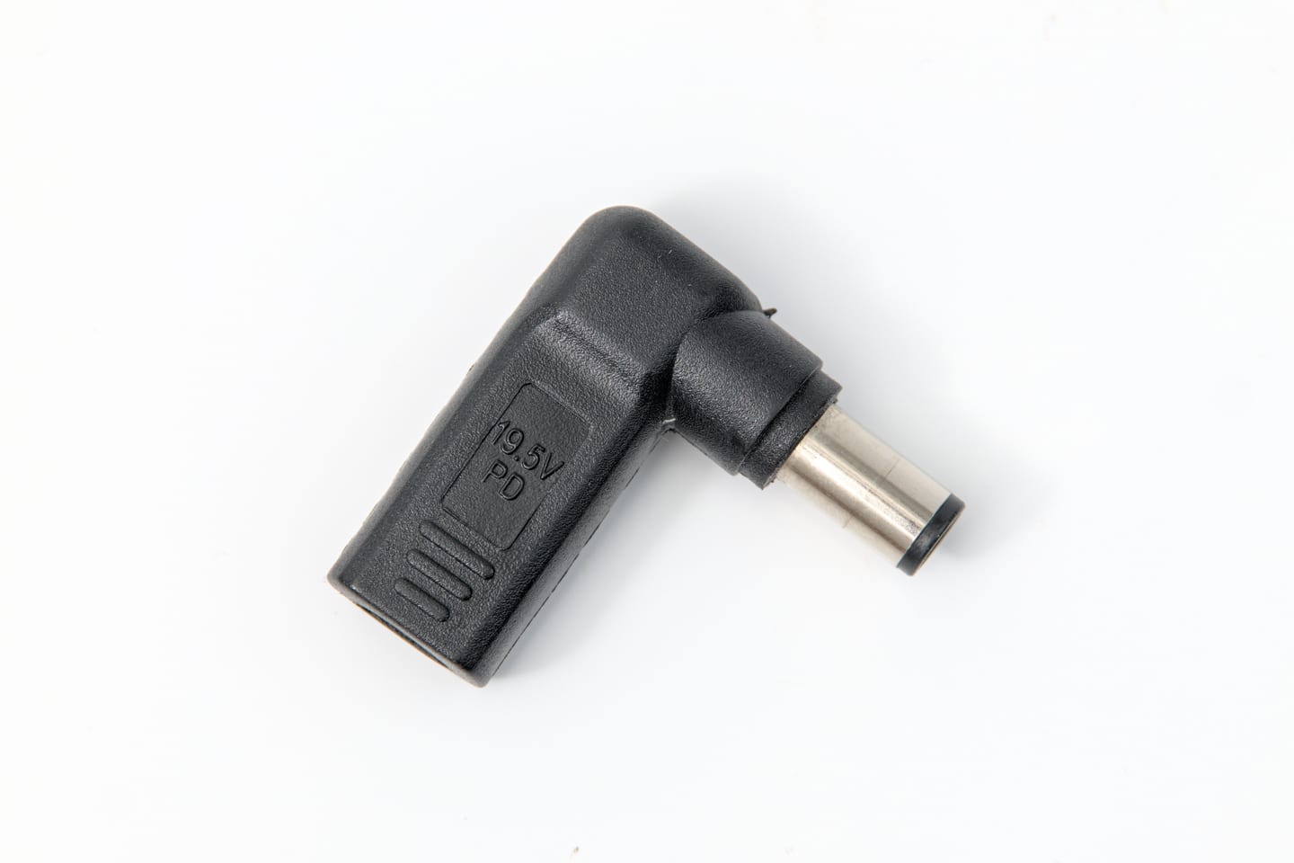 USB-C PD转圆形电源接口的适配器，行业资料图