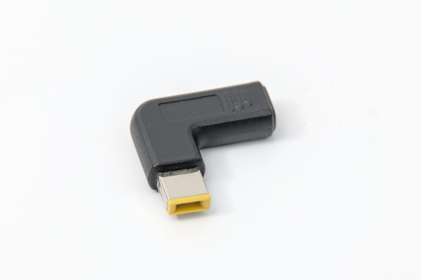 USB-C PD转矩形电源接口的适配器，行业资料图