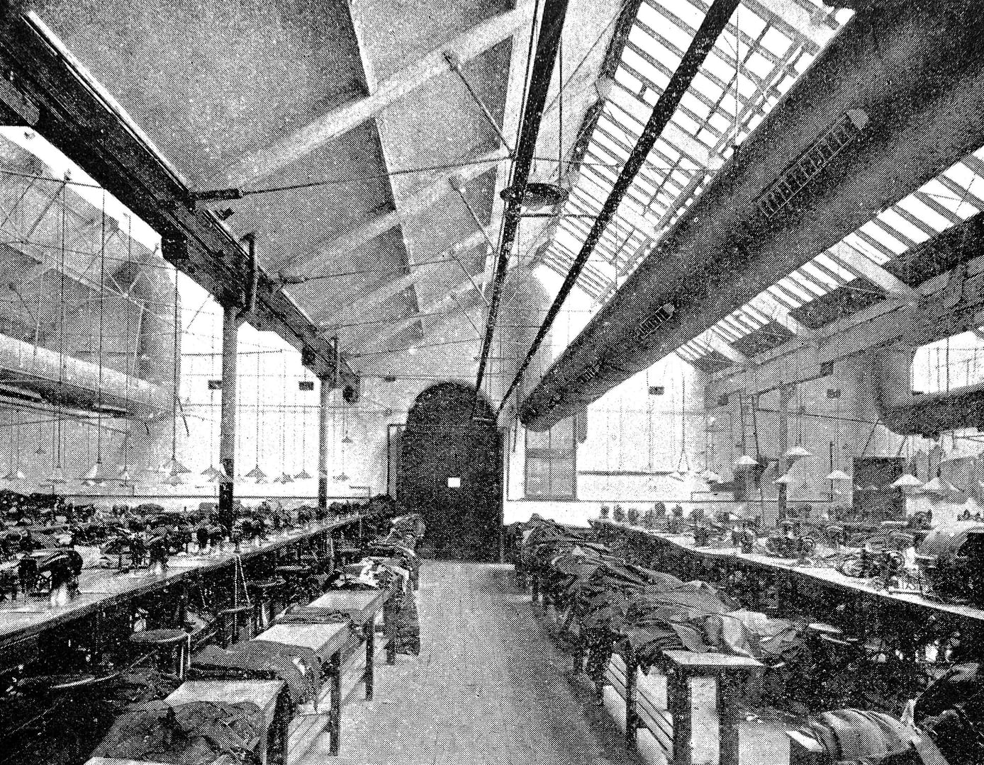 采用自然采光的服装工厂生产空间，行业资料图